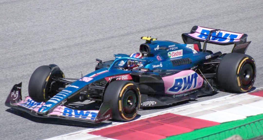 红牛二队完胜雷诺车队,拉塞尔惊艳四座的简单介绍 红牛二队完胜雷诺车队,拉塞尔惊艳四座的简单介绍