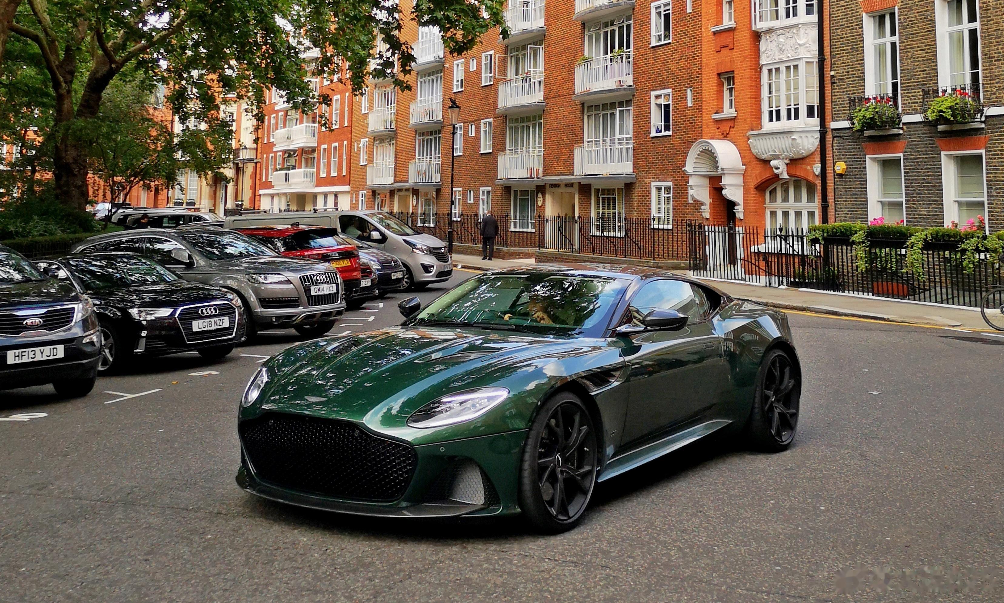 阿斯顿马丁横扫梅赛德斯,佩雷兹惊艳四座 阿斯顿马丁横扫梅赛德斯,佩雷兹惊艳四座