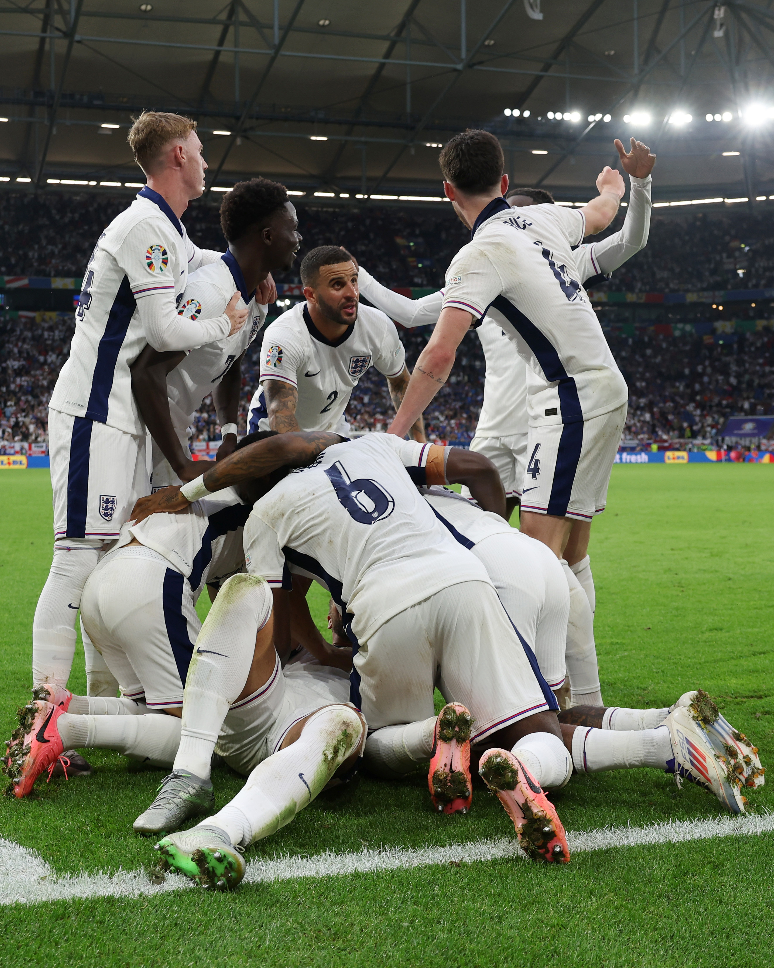 威廉姆斯鏖战红牛二队，塞恩斯关键制胜