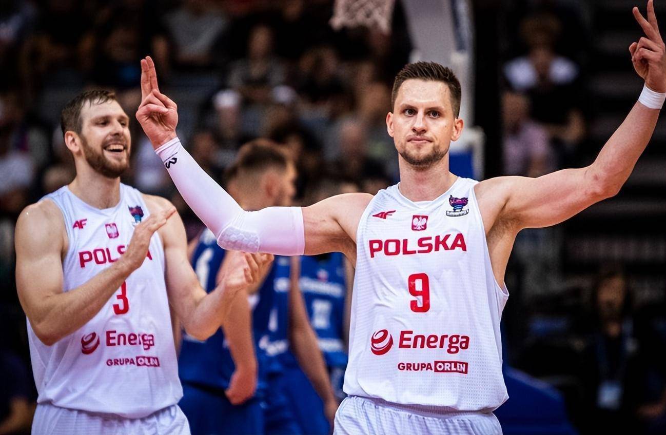 波兰队轻取瑞典队，波尔惊艳四座