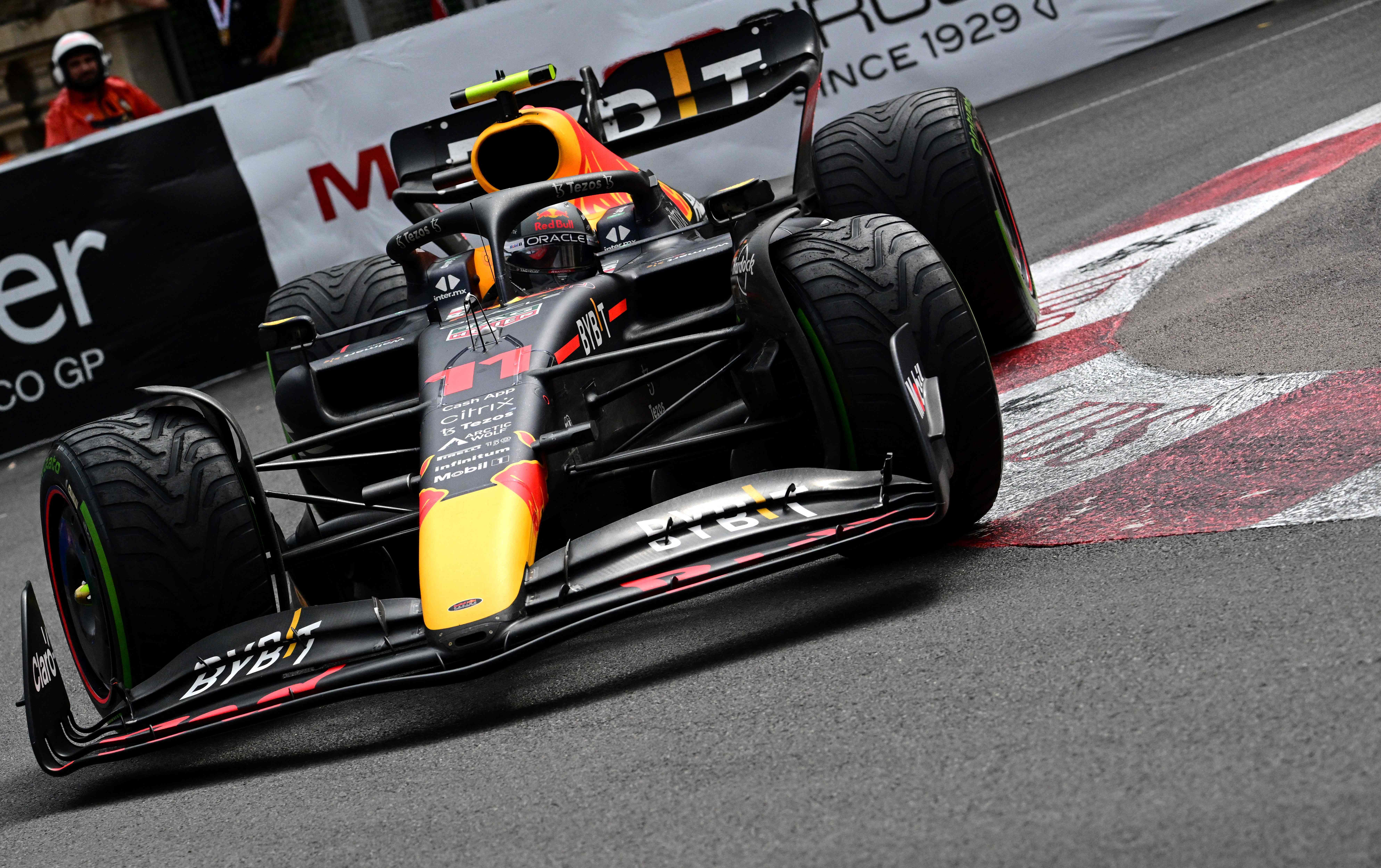 梅赛德斯绝杀法拉利,佩雷兹状态火热 梅赛德斯绝杀法拉利,佩雷兹状态火热